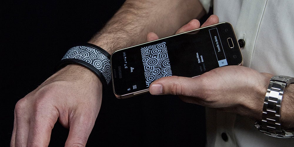 Smart Wearable Tech: Thousands of Designs in One Bracelet