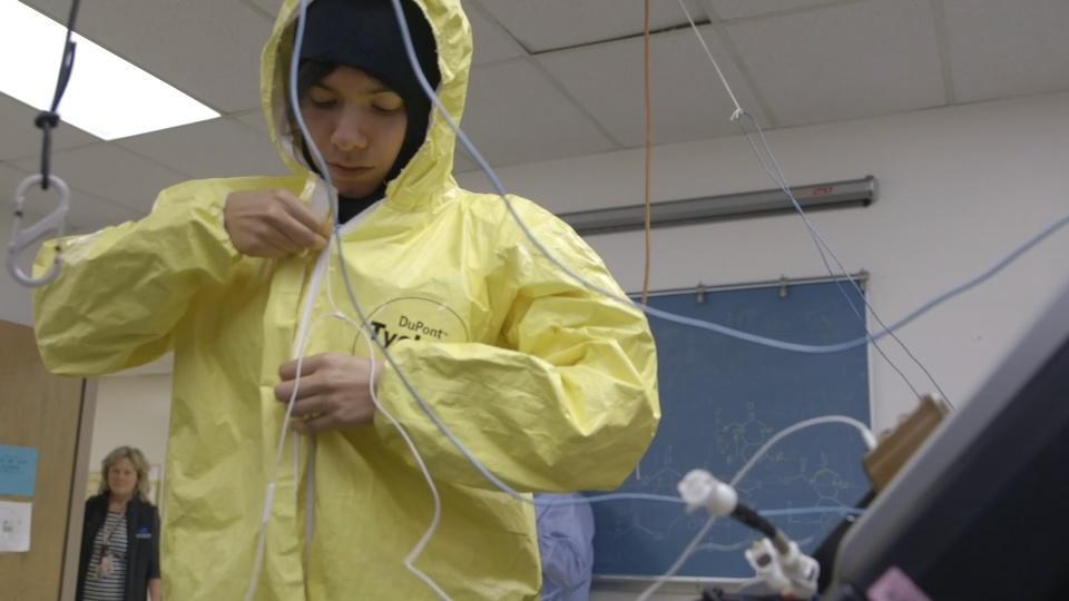 Cooling off in protective suits could help Ebola workers