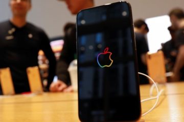 Apple rallies despite historic iPhone sales drop