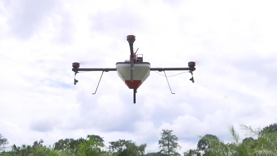 Drones take to the skies for bigger Ivorian harvests